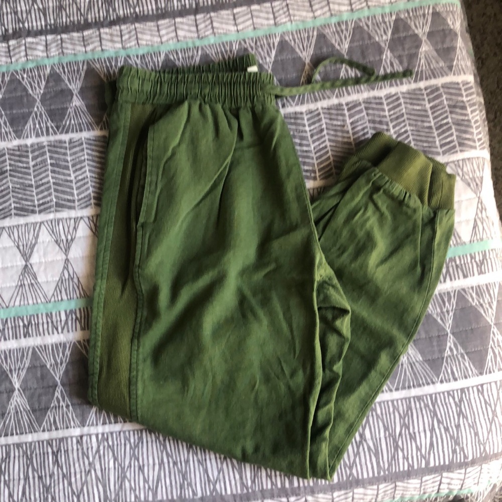 Green joggers with pockets!